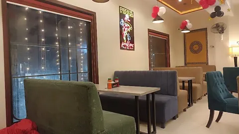 Meeru's Cafe in Lodhrān, Punjab