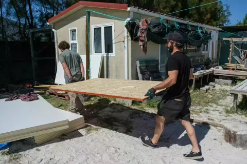 LADU crew building a backyard guest house in Los Angeles, CA