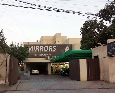 Mirrors salon and institute in Multan, Punjab