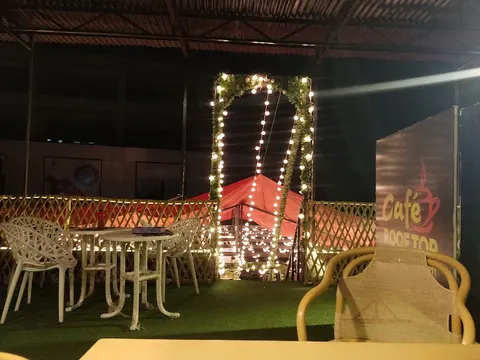 Cafe Rooftop in Mandi Bahauddin, Punjab