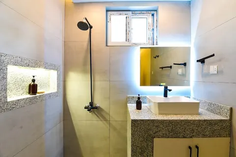 Royal Mirrors in Faisalabad, Punjab