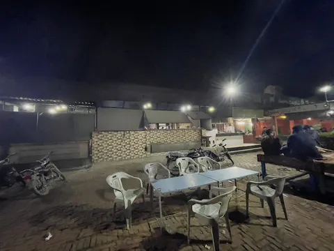 Shah pump hotel in Mīrpur Khās, Sindh