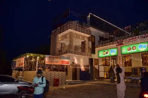Al Hashmi shinwari restaurant in Gojra, Punjab