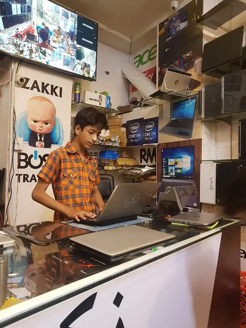 UNI TOWER, BOSS LAPTOPS, ZAKKI BOSS TRADERS in Iub, Punjab