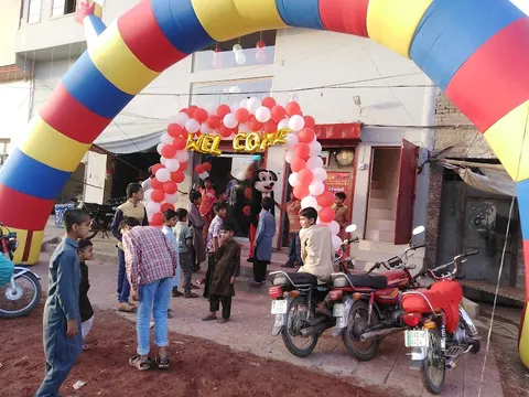 Big Bite Gondlanwala in Gujranwala, Punjab