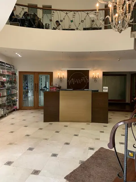 Mirrors salon and institute in Multan, Punjab