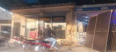 Flavourz Restaurant & Cafe in Kamalia, Punjab