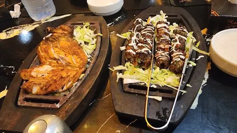 Monar Restaurant in Mīrpur Khās, Sindh