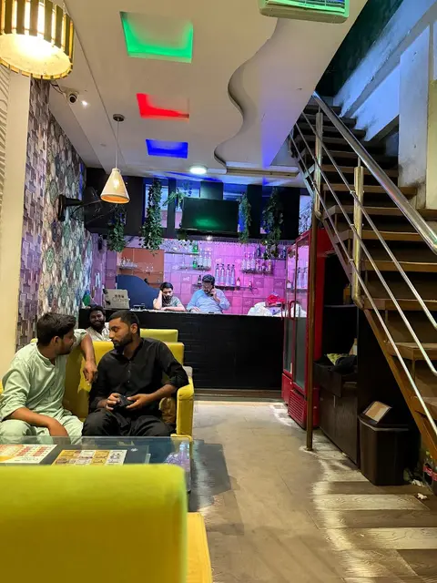 Crave Lodge in بورے والا, پنجاب