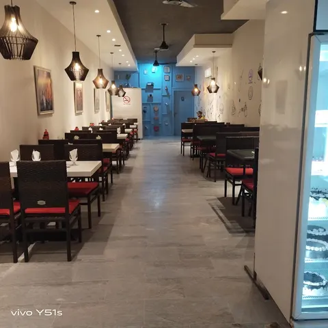 Flavourz Restaurant & Cafe in Kamalia, Punjab