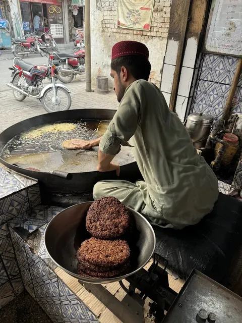 Khan Chappal Kebab Restaurant in Lahore, Punjab