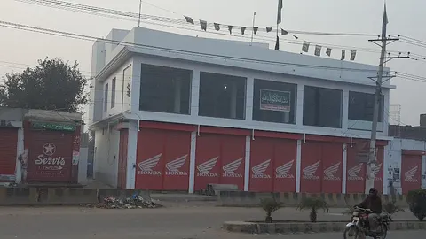 Shahid Honda Center in Chiniot, Punjab