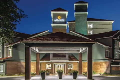 La Quinta Inn & Suites by Wyndham Atlanta Perimeter Medical in Sandy Springs, GA