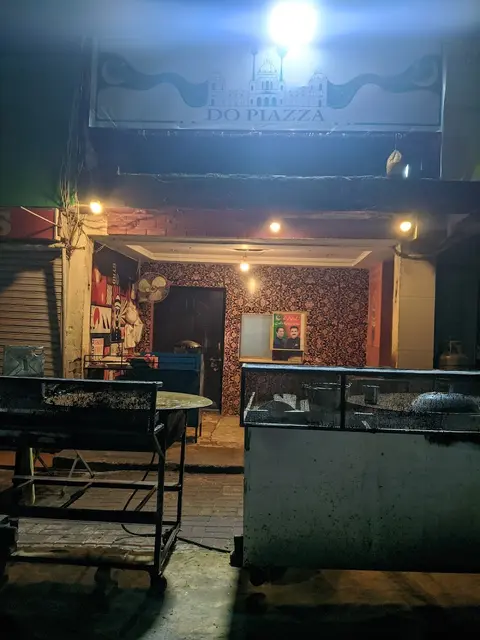 Do Piazza in Bahawalpur, Punjab
