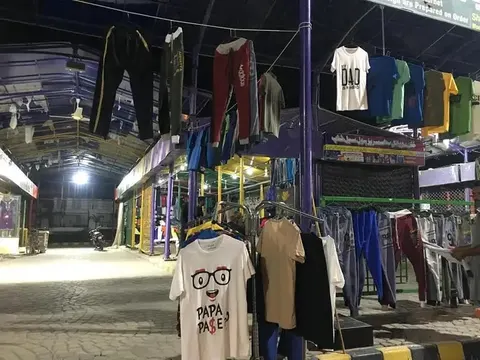 Model Bazaar Lodhran in Lodhrān, Punjab