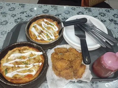 Pizzaneo Food Club - Near Gourmet Baker Zainab Mall usman commercial center Lodhran in Lodhrān, Punjab