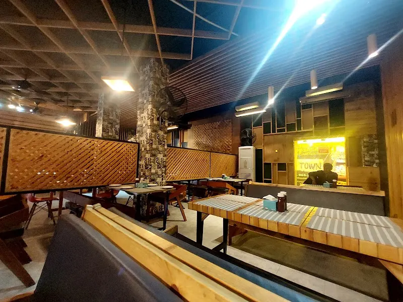 TREATLEY Railway Road, Raw Food Restaurant in Dera Ghazi Khan
