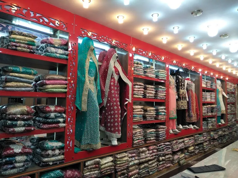 Naseeb Shopping Mall, clothing store in Kamra Kalan