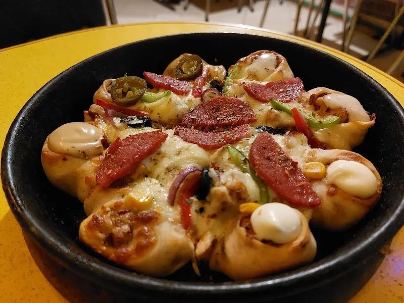 Foodies Arena, Cape Verdean Restaurant in Kasur