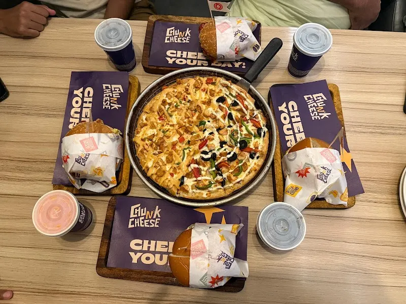 Chunk N Cheese - Johar Town, Frituur in Lahore