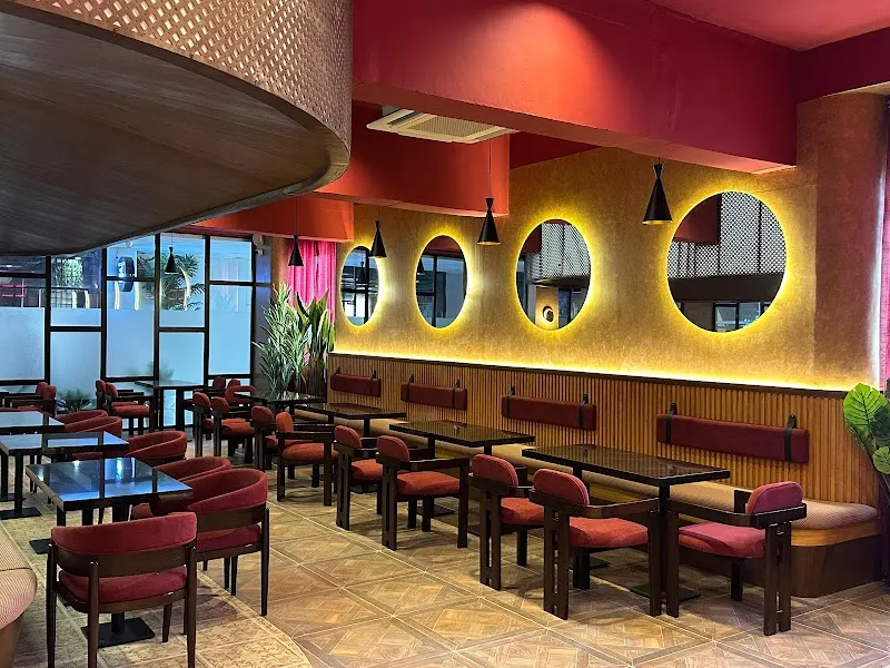 Bombay Chowpatty, Tibetan Restaurant in Multan