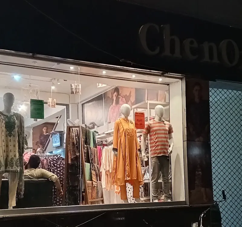 Chenone outlet, Christmas Store in Toba Tek Singh