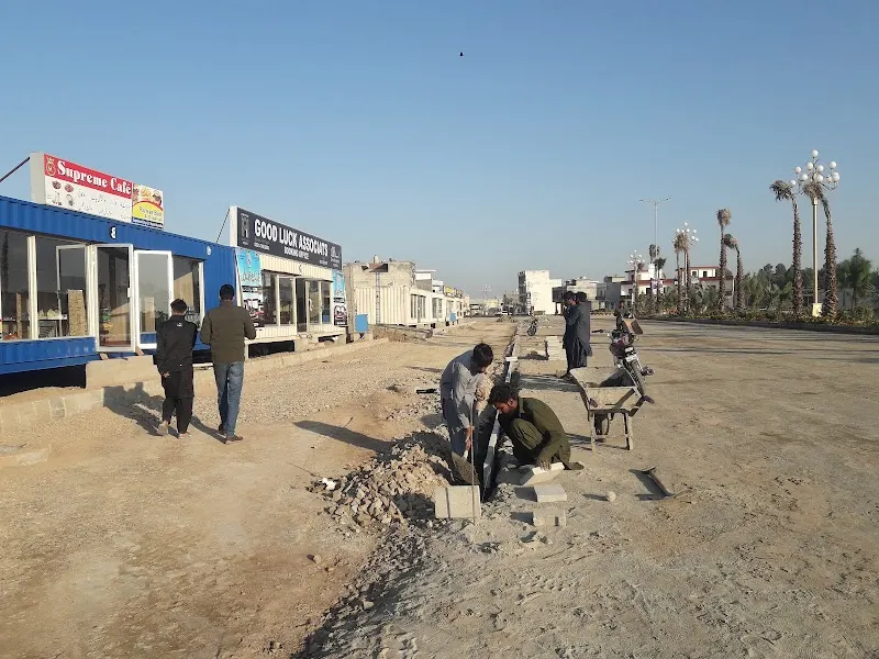 Supreme City, Weir in Muridke