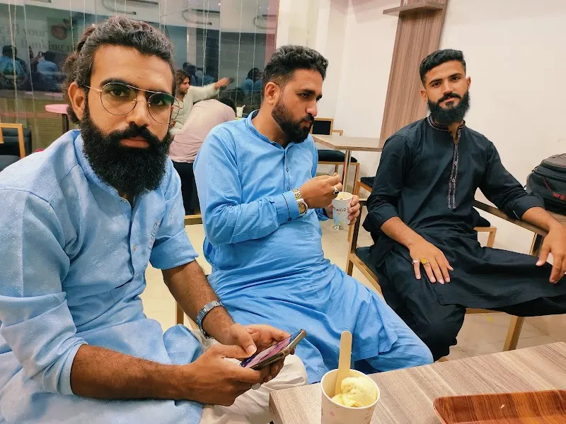Momo's, Pie Shop in Bahawalnagar