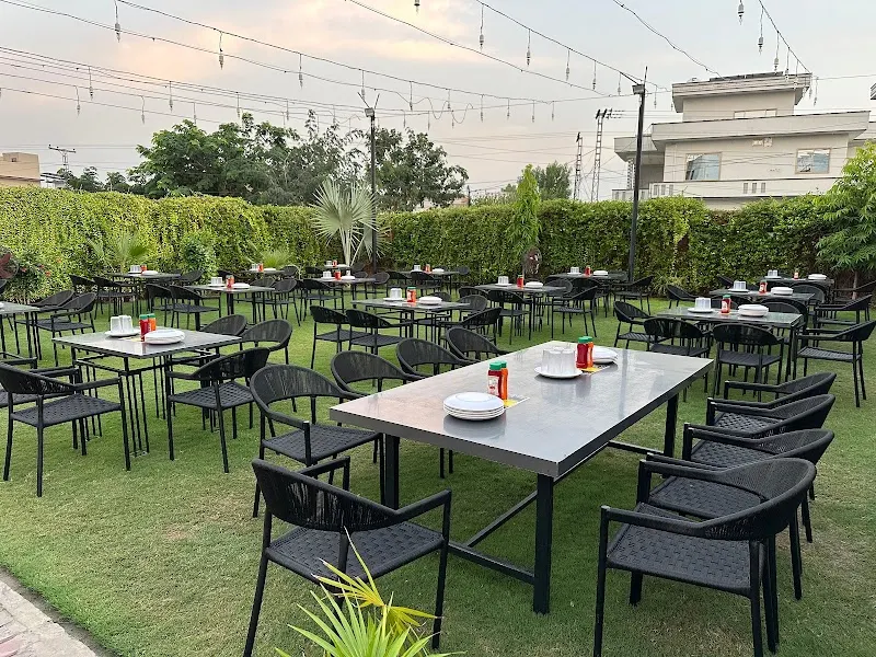 The Backyard Grill, Cafe in Layyah