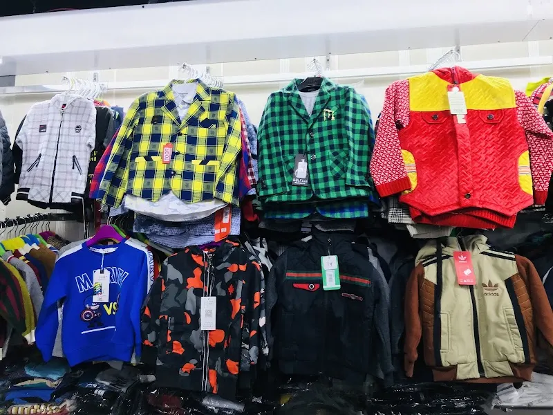 Toor Mall, Shopping Mall in Mandi Bahauddin