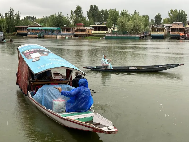 Lalarukh Group of Houseboats, Houseboat Rental Service in Srinagar
