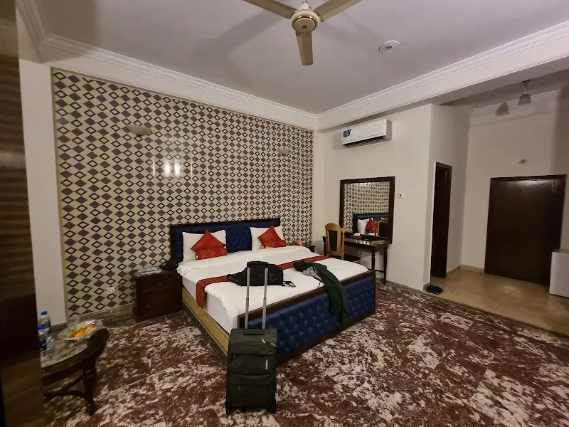 Iris Hotel, Mountain Cabin in Sahiwal