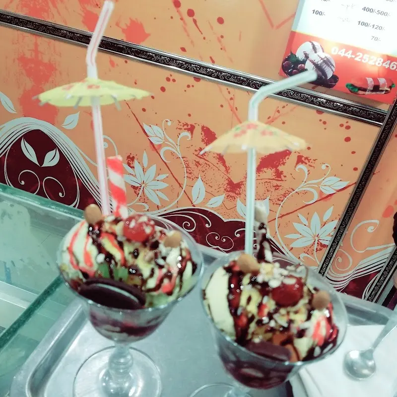 Chaudhary Icecream by Shahid & Sons Main Branch, Açaí Shop in Okara
