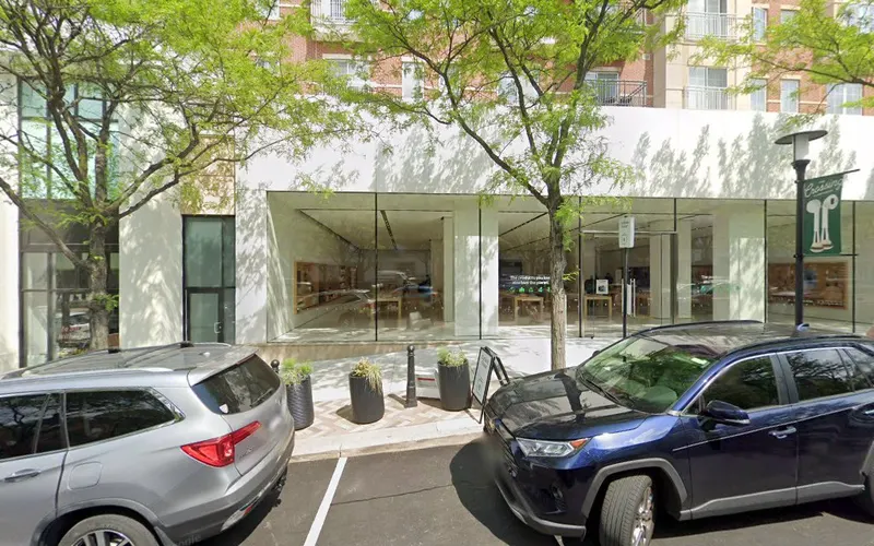 Apple Clarendon, Electronics Repair Shop in Arlington