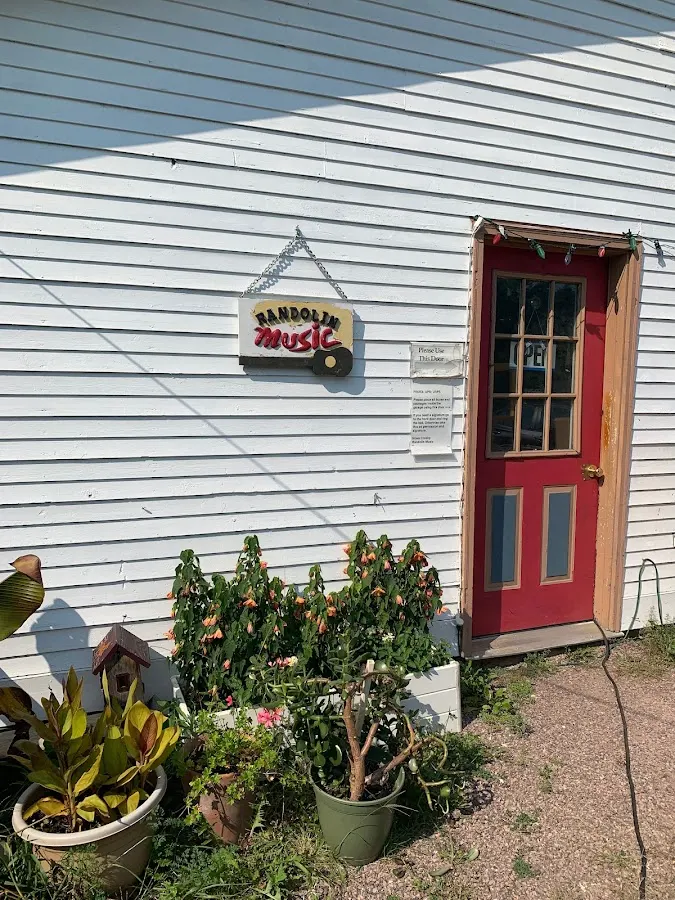 Randolin Music Store and Guitar Repair, Musical Instrument Repair Shop in Shelburne