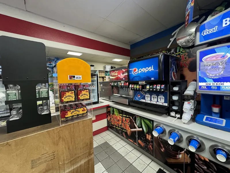 La grande Chevron Foodmart, Gas Station in 1519 Adams Ave