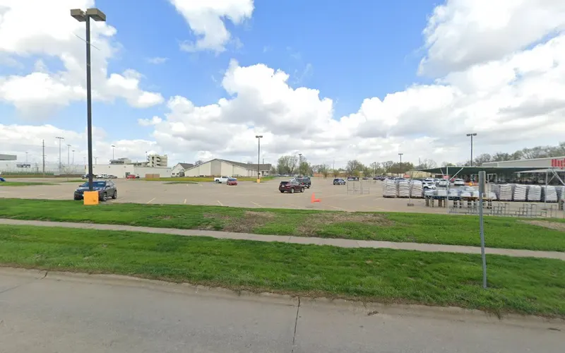 Hy-Vee Lawn & Garden, Garden Center in Knoxville