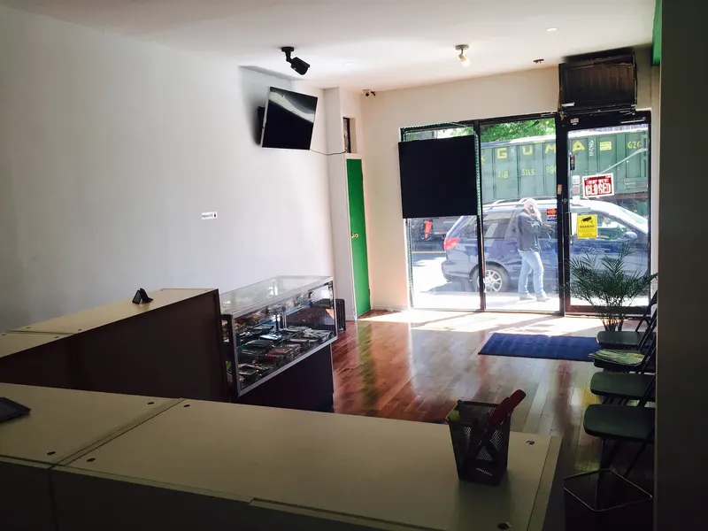 Ozo Geeks - Mobile Laptop & Macbook Repair Service Store, Mobile Phone Repair in Brooklyn