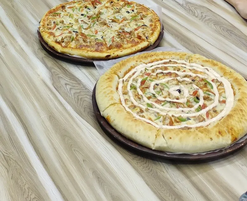 Let's Pizzeria, Polish Restaurant in Pākpattan