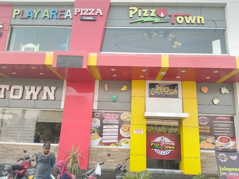 Pizza Town, Cafe in Bahawalpur